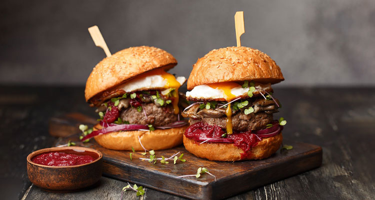 Burger: The Ultimate Guide to America\'s Favorite Food